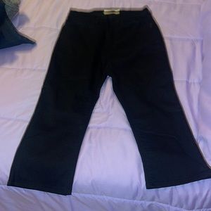 Brand new Levi black capris size 28